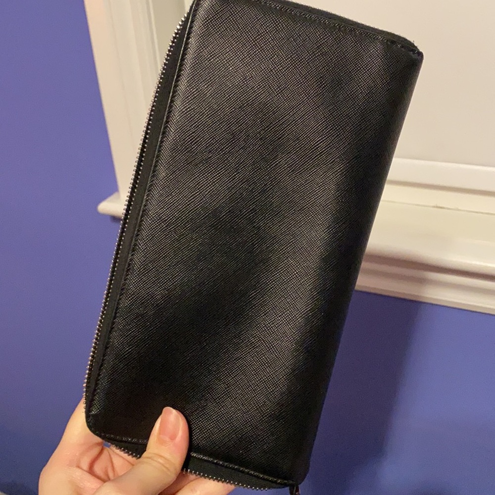 prada wallet - Picture 2 of 8